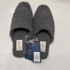 NWT Universal Thread Charcoal Sherpa Slippers